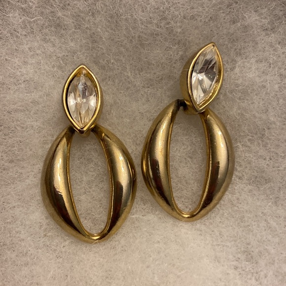 Vtg Gold Tone Signed S.A.L. SWAROVSKI CRYSTAL Door Knocker Earrings - Picture 2 of 3